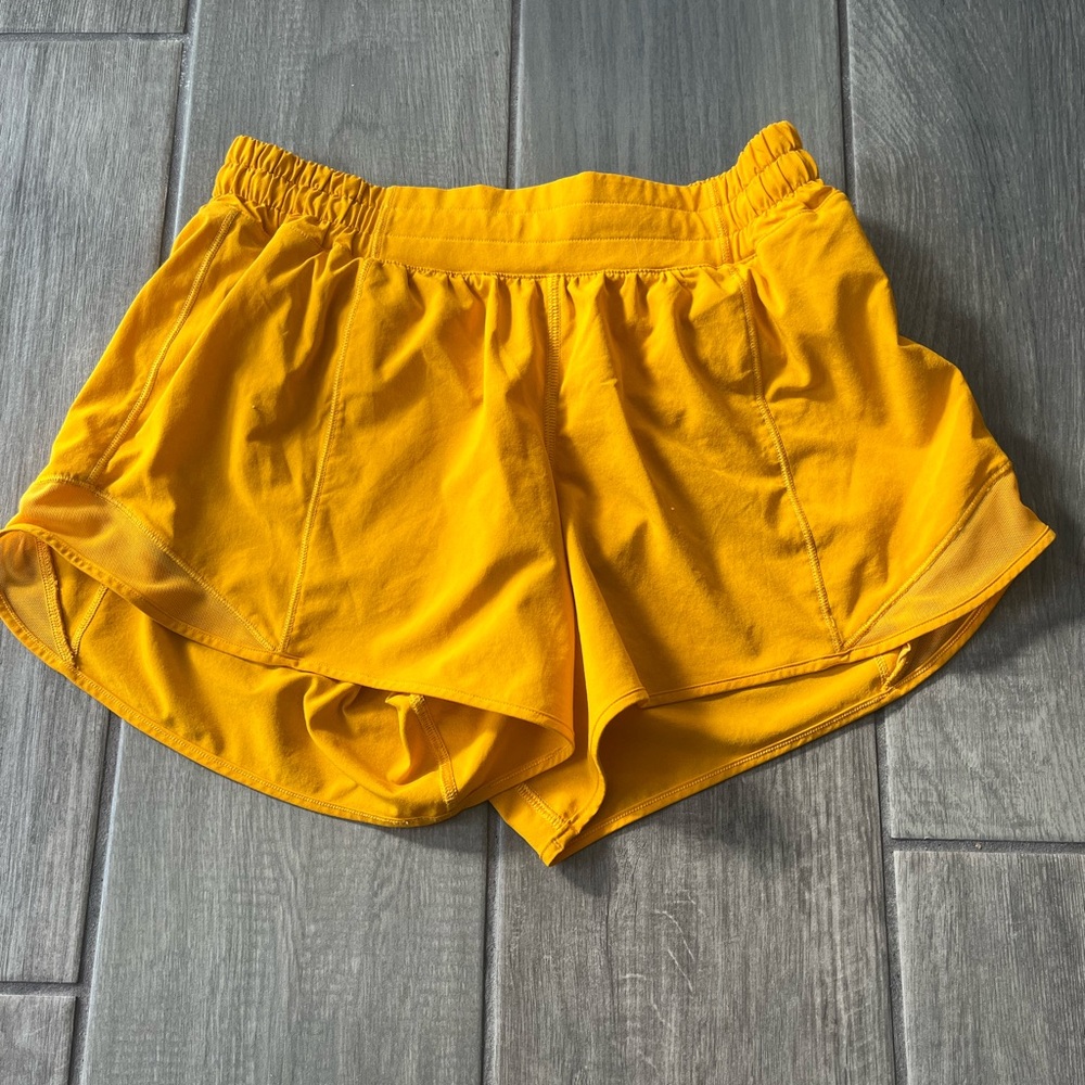 Lululemon Hotty Hot 4” shorts